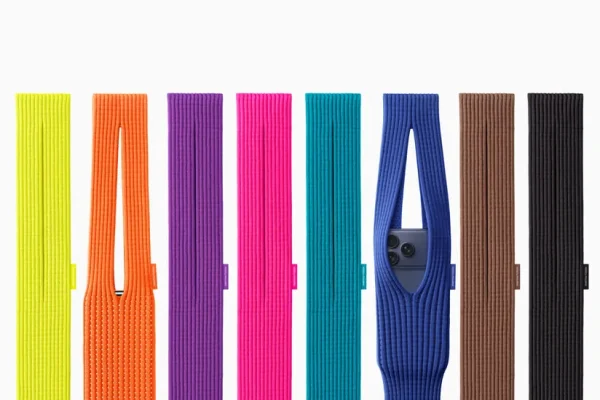 La calza porta iPhone di Issey Miyake è già esaurita in tutto il mondo