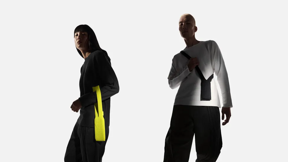 La tracolla per iPhone in maglia che costa fino a 250 euro