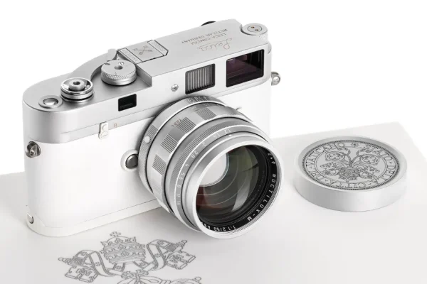 L’asta Leica da record con storiche fotocamere, da quella per Papa Francesco a quella per spie