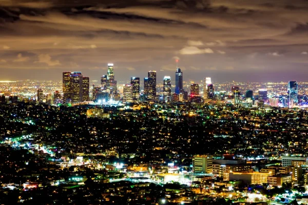 La luce artificiale delle città aumenta i rischi per il cuore