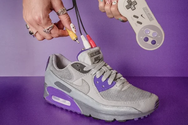 La scarpa Nike con Super Nintendo (funzionante) incorporato