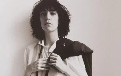 Cinquant’anni fa Patti Smith sciolse le redini del rock’n’roll proiettandosi nel futuro con Horses