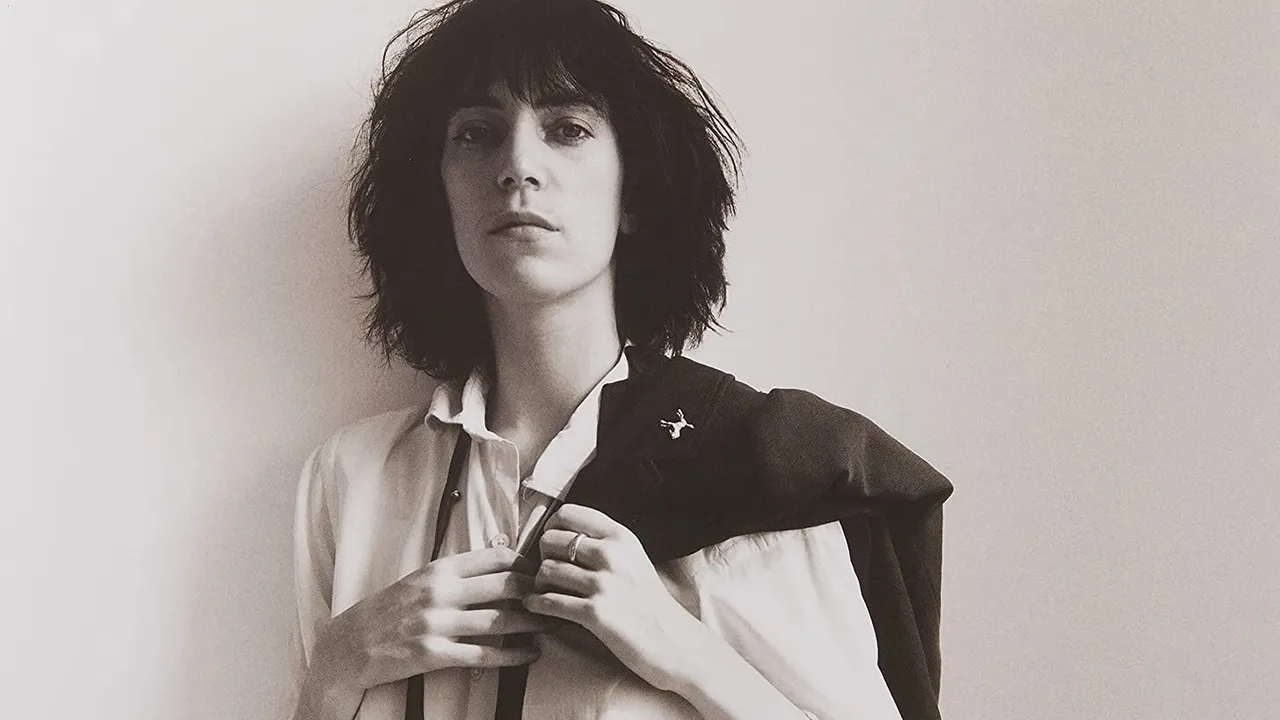 Cinquant’anni fa Patti Smith sciolse le redini del rock’n’roll proiettandosi nel futuro con Horses
