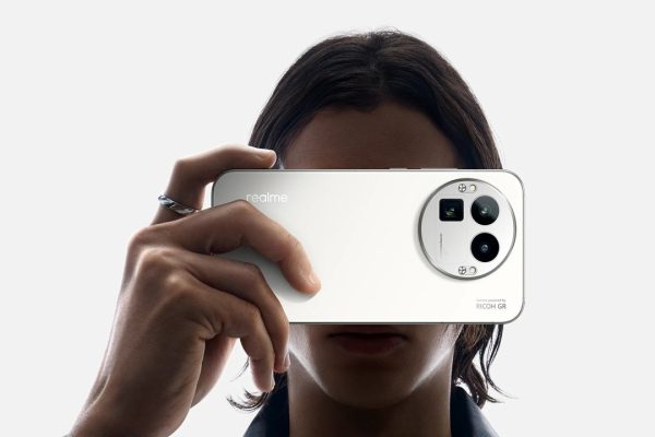 realme GT 8 Pro in promo lancio con 100€ di sconto: camera RICOH GR da 200 MP, Snapdragon 8 Elite Gen 5 e batteria da 7.000 mAh