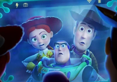 Buzz e Woody tornano (terrorizzati) nel teaser trailer di Toy Story 5 e la loro paura è un po’ anche la nostra