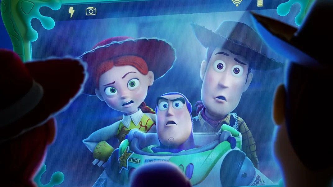 Buzz e Woody tornano (terrorizzati) nel teaser trailer di Toy Story 5 e la loro paura è un po’ anche la nostra