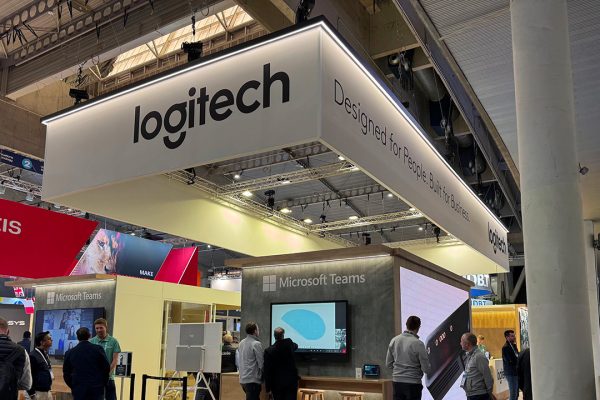 'La soluzione a un problema che non esiste': così la CEO di Logitech definisce i dispositivi IA