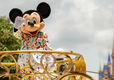 Disney sbarca su Sora dopo l’accordo miliardario con OpenAI, si potranno generare video con Topolino, Iron Man Darth Vader