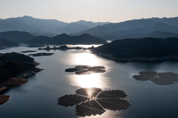 Il fotovoltaico galleggiante (e creativo) sta prendendo piede in Asia, ma anche l’Italia ci prova