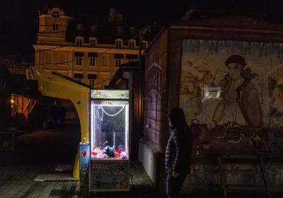 In Russia girano cani randagi con pettorine che fungono da hotspot, per garantire internet in caso di blackout