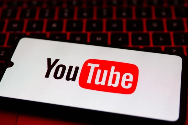 Falsi trailer, YouTube ha chiuso due canali che utilizzavano l’AI per crearli