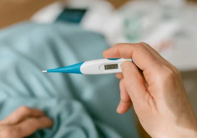 Cos’è questa ormai famosa variante K dell’influenza, come si diffonde, quali i sintomi (e se i vaccini sono efficaci)