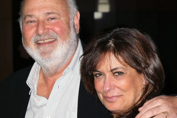 Rob Reiner, il regista ucciso assieme alla moglie nella loro casa di Los Angeles. è stato uno dei giganti del cinema contemporaneo