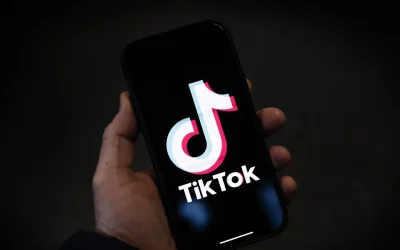 TikTok e intelligenza artificiale: come funziona davvero la moderazione nel 2025