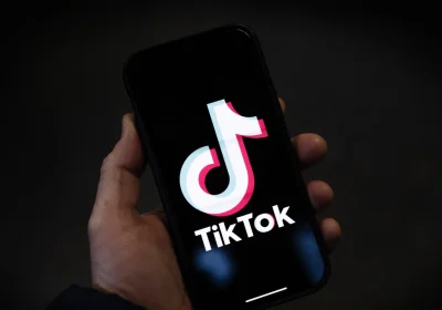TikTok e intelligenza artificiale: come funziona davvero la moderazione nel 2025