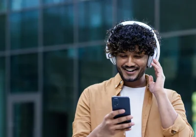 Migliori podcast usciti nel 2025, cosa ascoltare a fine anno tra true crime, talk e attualità