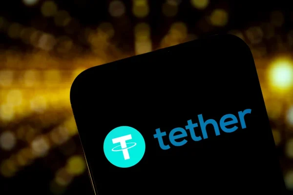 Cosa succede a Tether, tra downgrade e maxi acquisti di oro