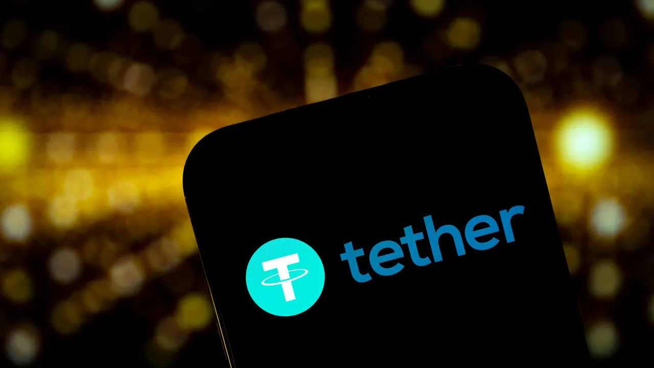 Cosa succede a Tether, tra downgrade e maxi acquisti di oro