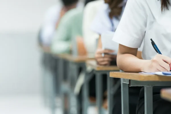 Le domande di fisica, matematica e biologia del del test di medicina 2025 erano così facili? Le risposte (e gli errori)