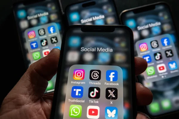 Social network vietati ai minori di 16 anni, in Australia entra in vigore la prima legge al mondo (con molti dubbi)