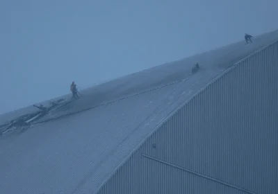Sì, è vero che lo scudo protettivo di Chernobyl ha subito danni, ma le radiazioni rimangono stabili