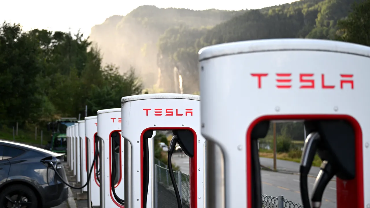 Tesla, le vendite continuano a crollare in Europa tranne in Norvegia dove resiste e batte ogni record