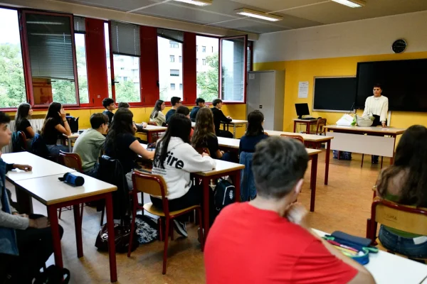 Educazione sessuo-affettiva a scuola, secondo il ddl Valditara ci vuole il consenso dei genitori