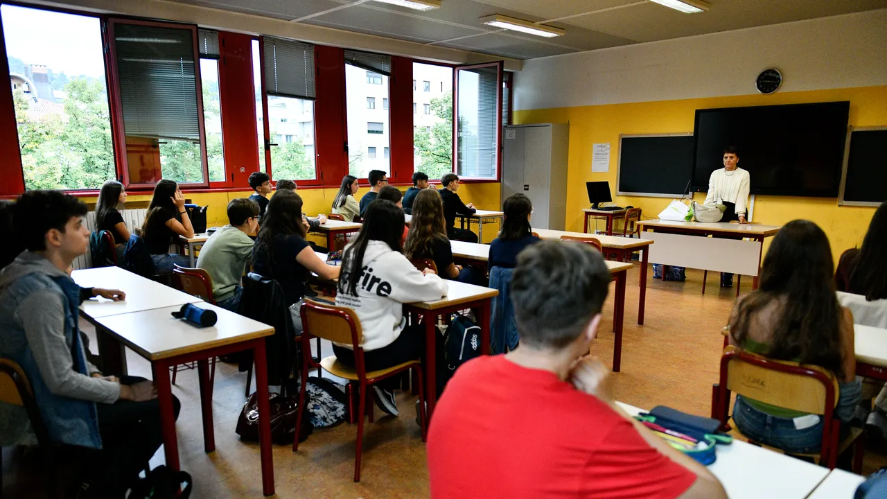 Educazione sessuo-affettiva a scuola, secondo il ddl Valditara ci vuole il consenso dei genitori