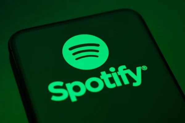Spotify, traduzioni e testi offline sono finalmente realtà