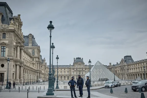 Il 2025 non è stato l’anno del Louvre, tra furti, scioperi e ora persino allagamenti