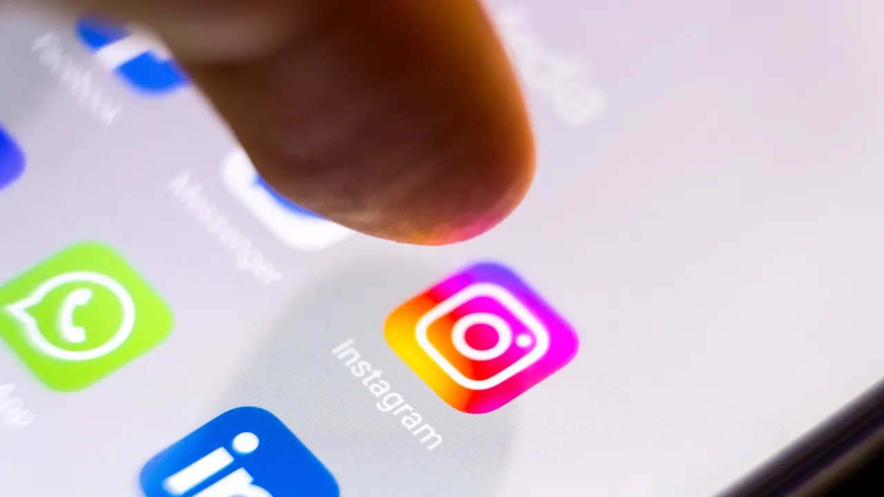 Instagram, gli account dei teenager avranno filtri più severi su contenuti, ricerche e messaggi privati