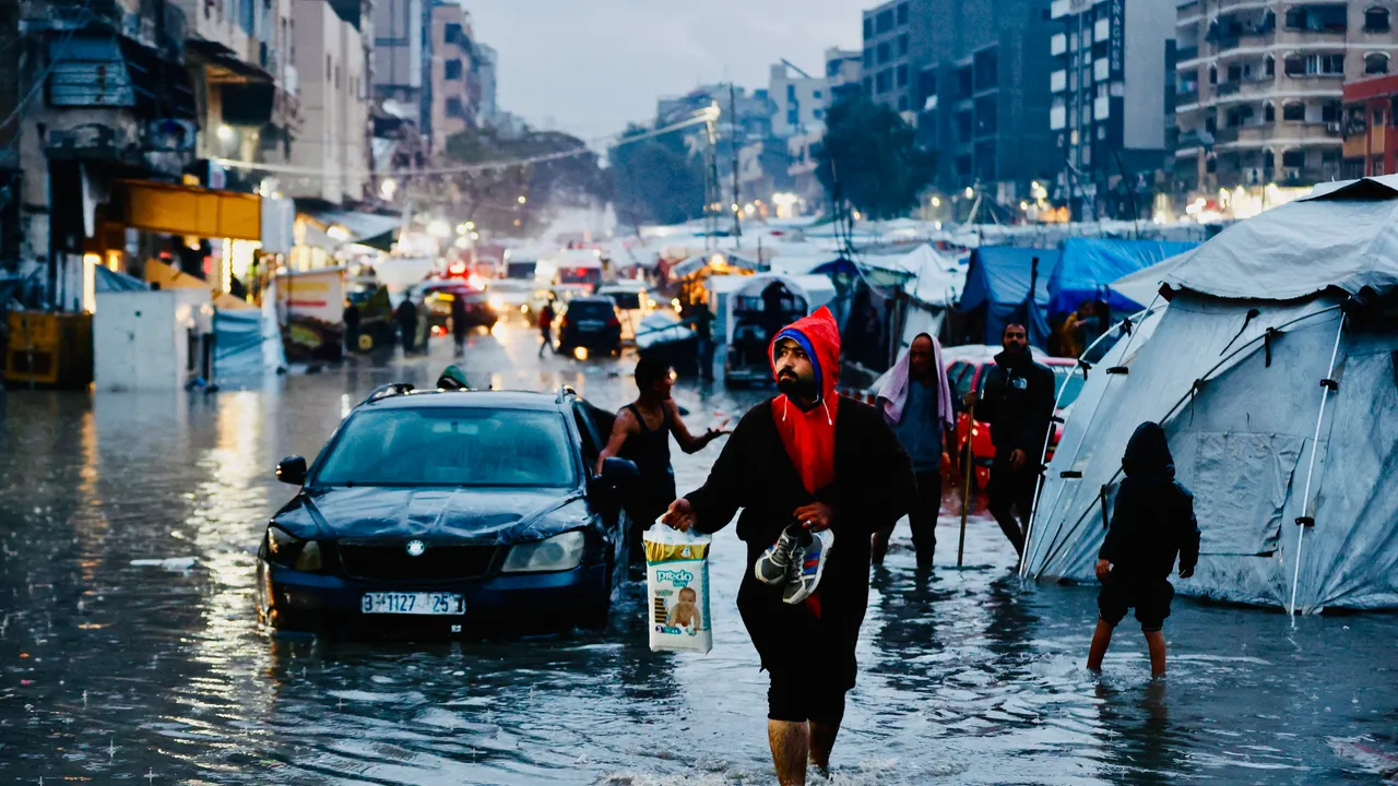 Roberto Scaini di Medici Senza Frontiere racconta l’inverno estremo di Gaza, dove la priorità resta trovare un rifugio per tutti