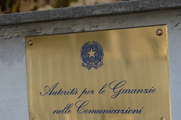 Agcom diffida Refurbed, troppe criticità su trasparenza e servizi per gli smartphone ricondizionati