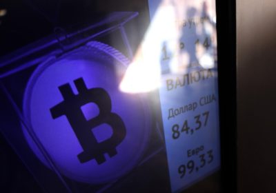 Bitcoin in altalena, tocca i 90mila dollari poi scivola a 87.000 – Notizie