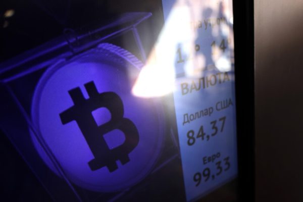 Bitcoin in altalena, tocca i 90mila dollari poi scivola a 87.000 – Notizie