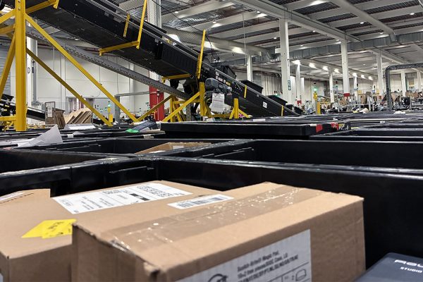 Amazon, il destino di un reso: il viaggio all'interno del centro MXP5 di Castel San Giovanni