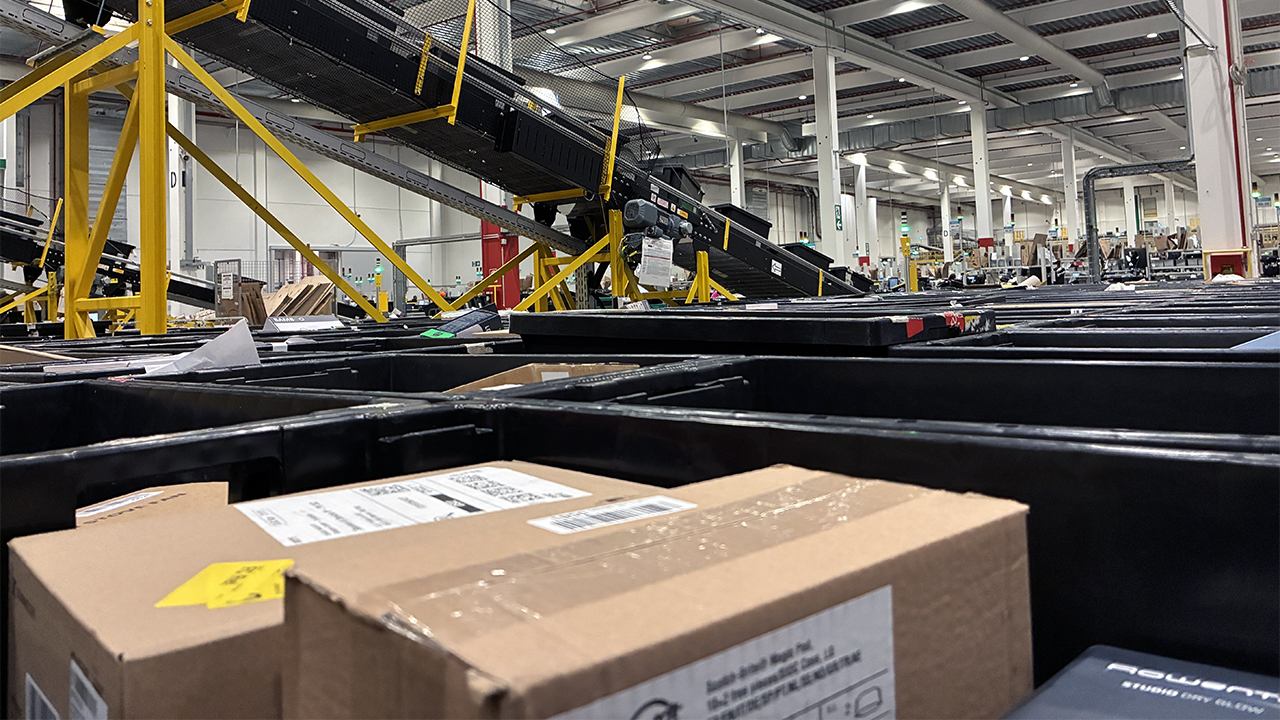 Amazon, il destino di un reso: il viaggio all'interno del centro MXP5 di Castel San Giovanni