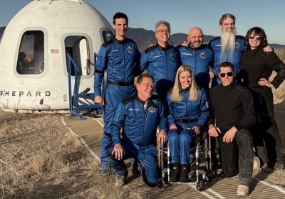 Blue Origin NS-37: successo per la missione con un passeggero in sedia a rotelle oltre la linea di Kármán
