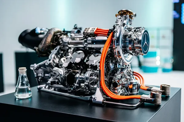Caos Formula 1: il motore Mercedes è irregolare ma la FIA vuole autorizzarlo fino al 2027