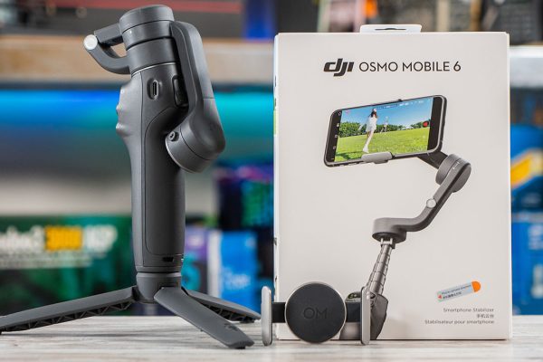 DJI Osmo Mobile 6 scende sotto gli 80€: il gimbal per smartphone più completo ora è in forte sconto su Amazon