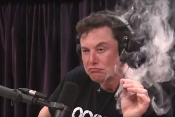 Dov'è finita la parola "sostenibile" dalla missione di Tesla? Musk ha nuove idee