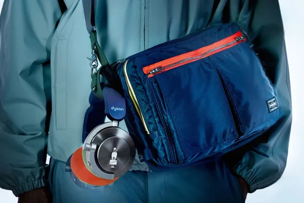Dyson OnTrac Porter, l’edizione limitata con borsa a tracolla fatta a mano