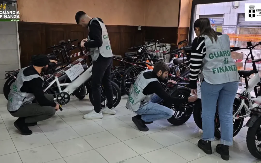 E-bike illegali, a Verona il più grande sequestro in Italia: 300mila euro di valore, due denunciati
