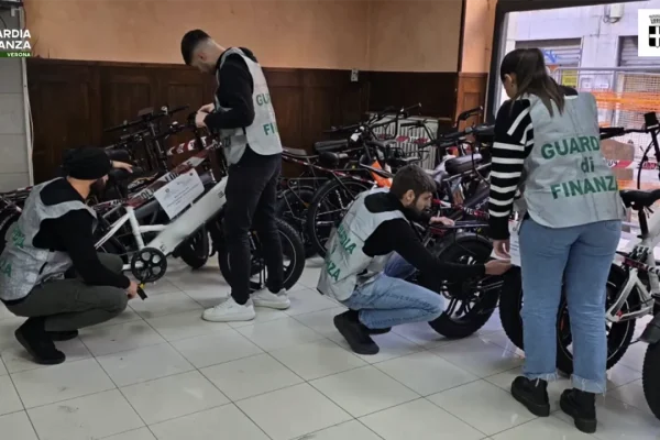 E-bike illegali, a Verona il più grande sequestro in Italia: 300mila euro di valore, due denunciati