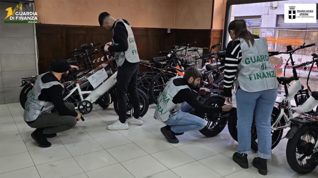 E-bike illegali, a Verona il più grande sequestro in Italia: 300mila euro di valore, due denunciati