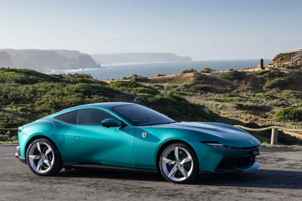 Ferrari Amalfi, prova su strada della nuova GT V8: design, aerodinamica e sensazioni di guida