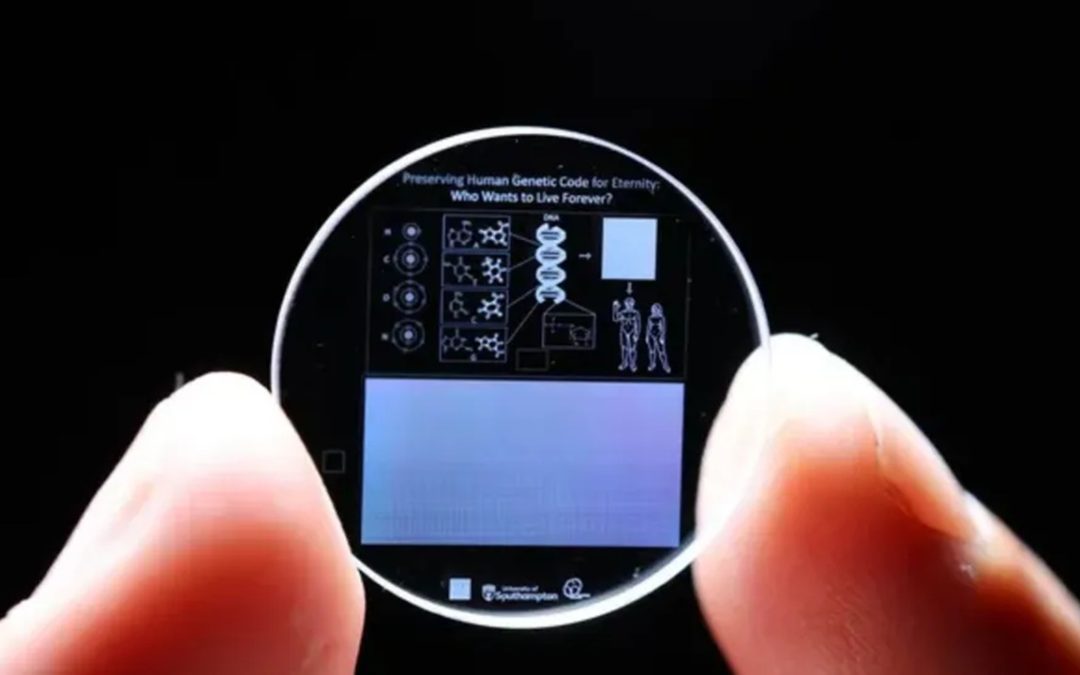 Fino a 360 GB su un vetro grande come una moneta: l'archiviazione del futuro presto alla prova dei fatti