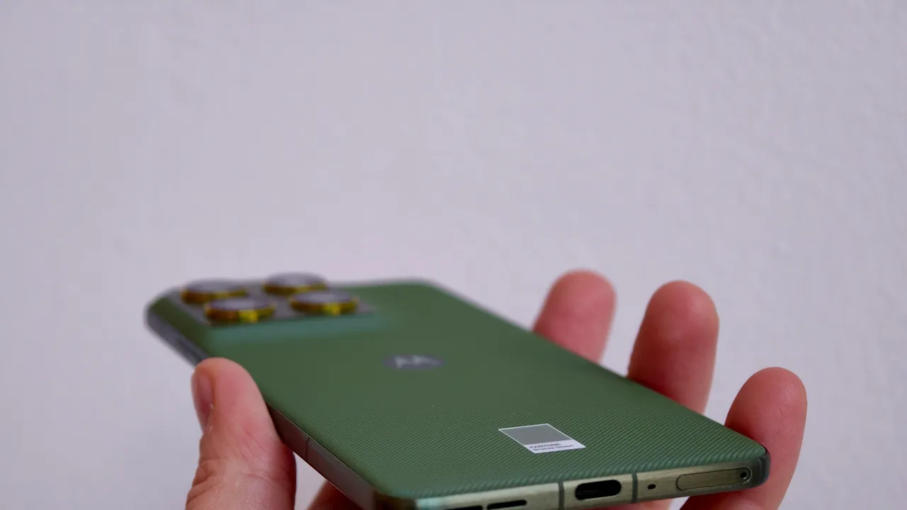 Recensione Motorola Edge 70: leggero, sottile e con pochi compromessi