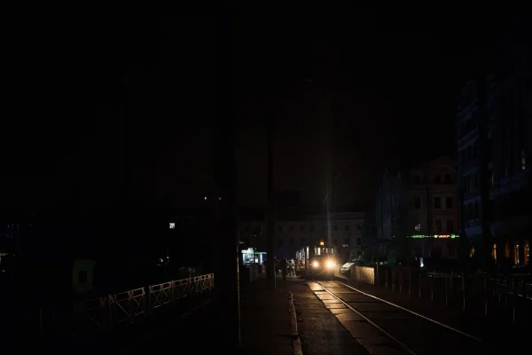 L’inverno al buio di Kyiv, come funziona il sistema dei blackout programmati in Ucraina