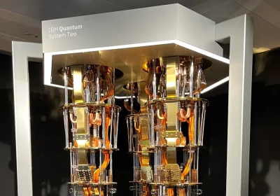 Il quantum computing ci dà l’opportunità di imparare dagli errori (commessi con l’AI) e ricominciare